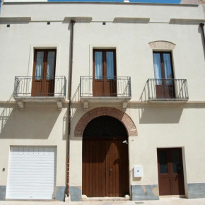 Cortile Bassi 185, Trapani